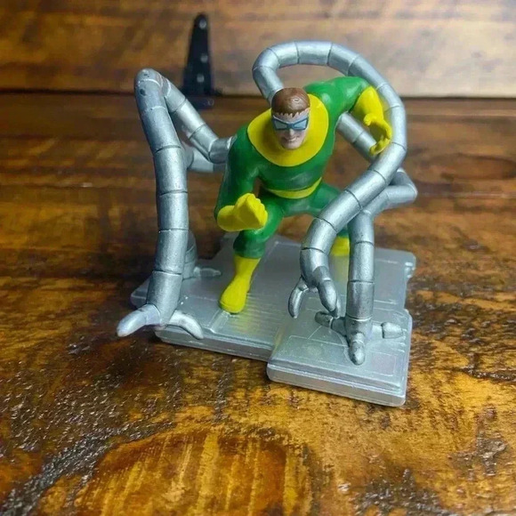 Disney Store Marvel Spider-Man Doctor Octopus PVC Cake Topper Figure With Base - Picture 1 of 8